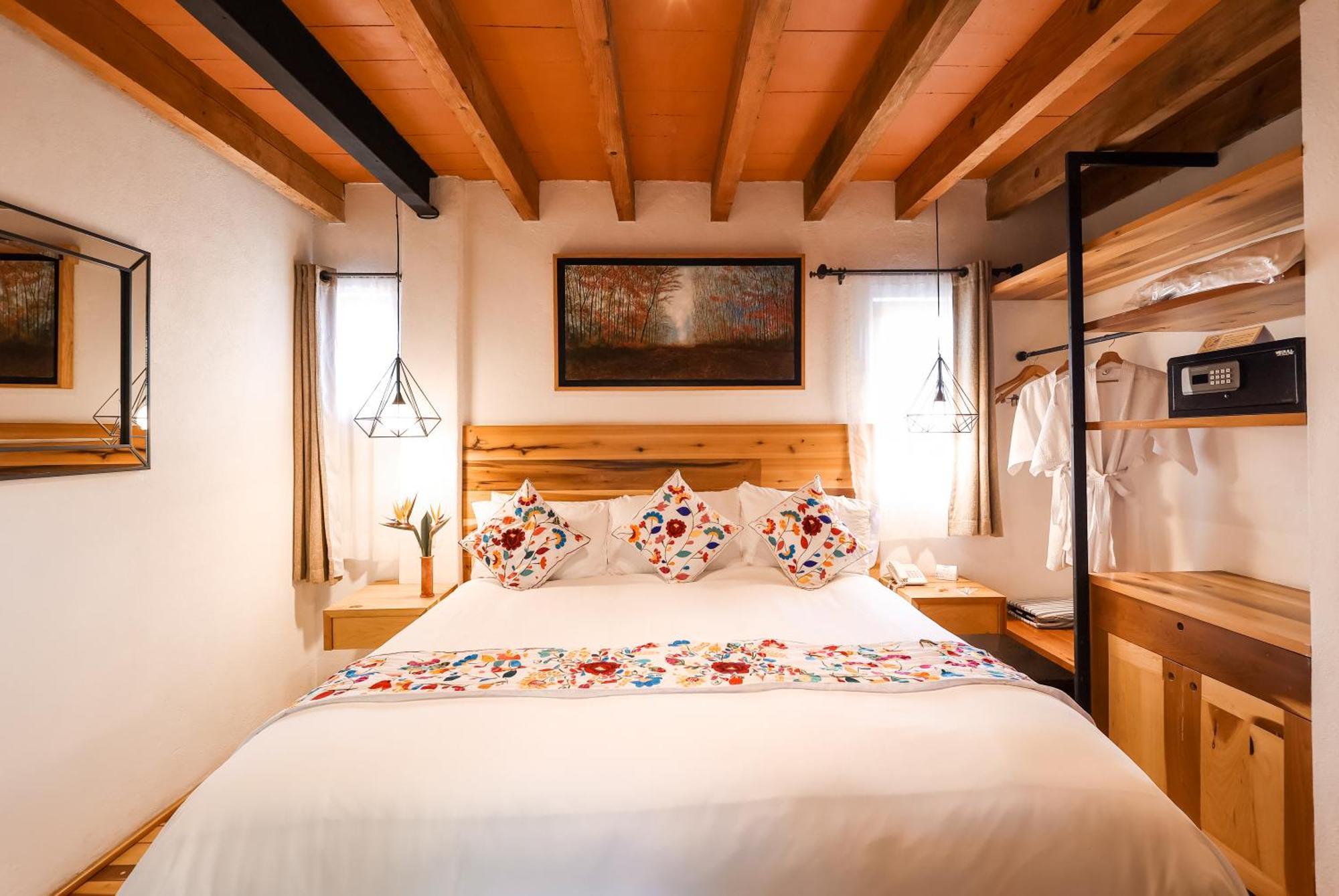 Hotel Mesón De Leyendas 5*